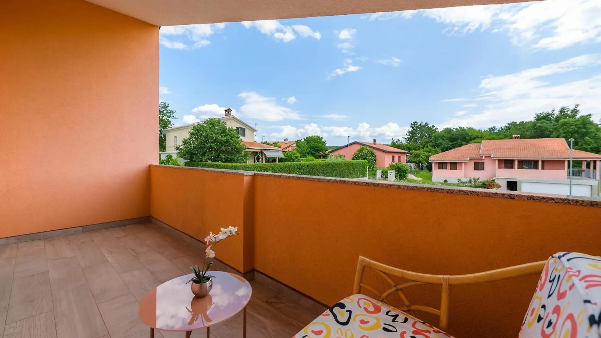Apartment Orhidea In A Peaceful Setting Near أوماغ