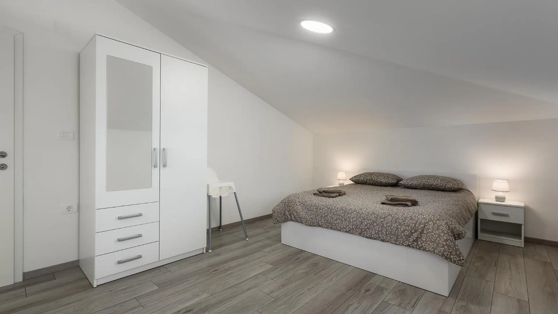 Apartment Orhidea In A Peaceful Setting Near أوماغ